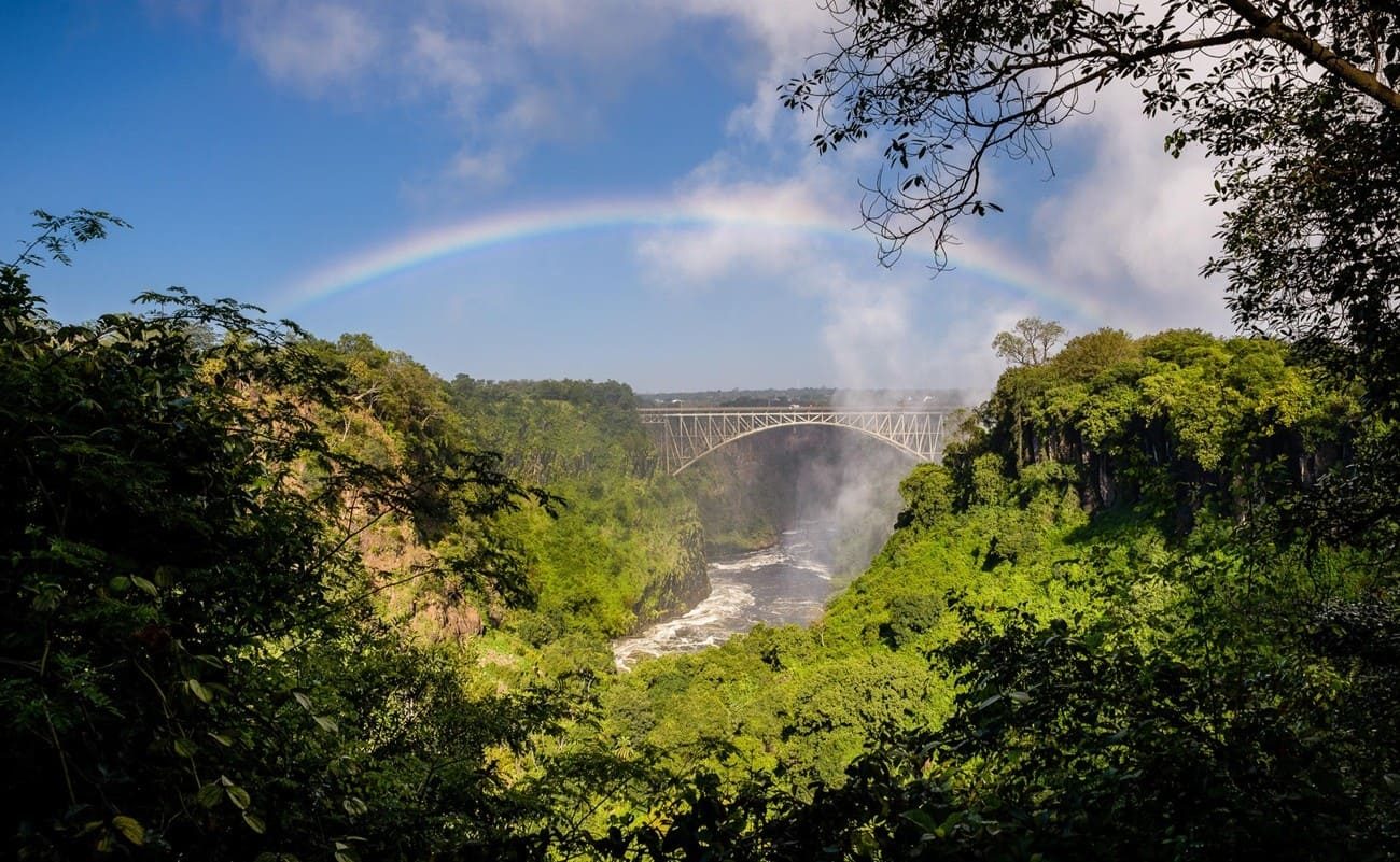 Auftakt an den Viktoriafällen der Rundreise vom Wasser in die Wüste