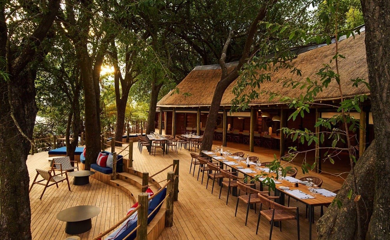 Haupthaus der Xugana Island Lodge