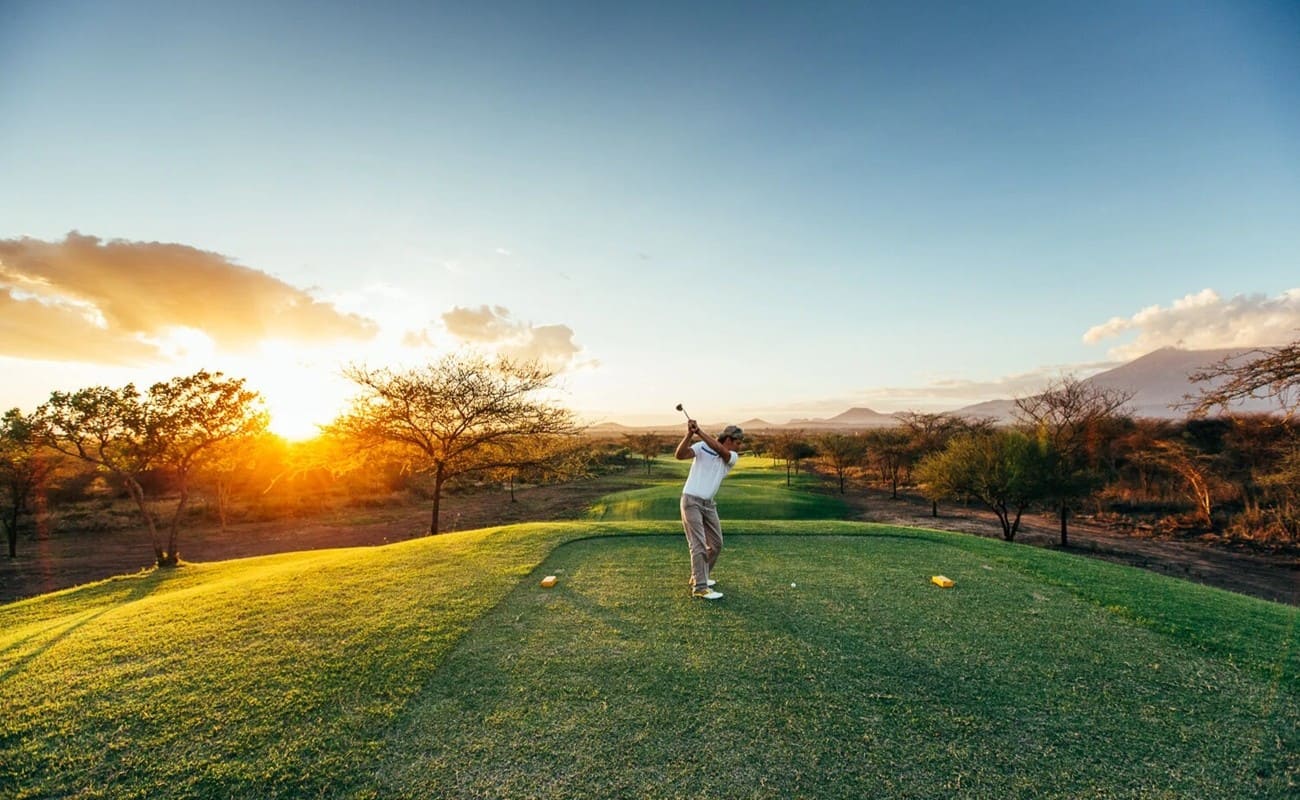 Golfen und Safari in Tansania Abschlag Abschlag auf dem Kilimanajaro Golf