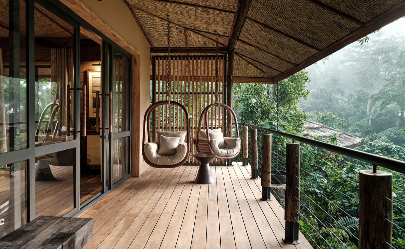 Veranda der Gorilla Forest Lodge