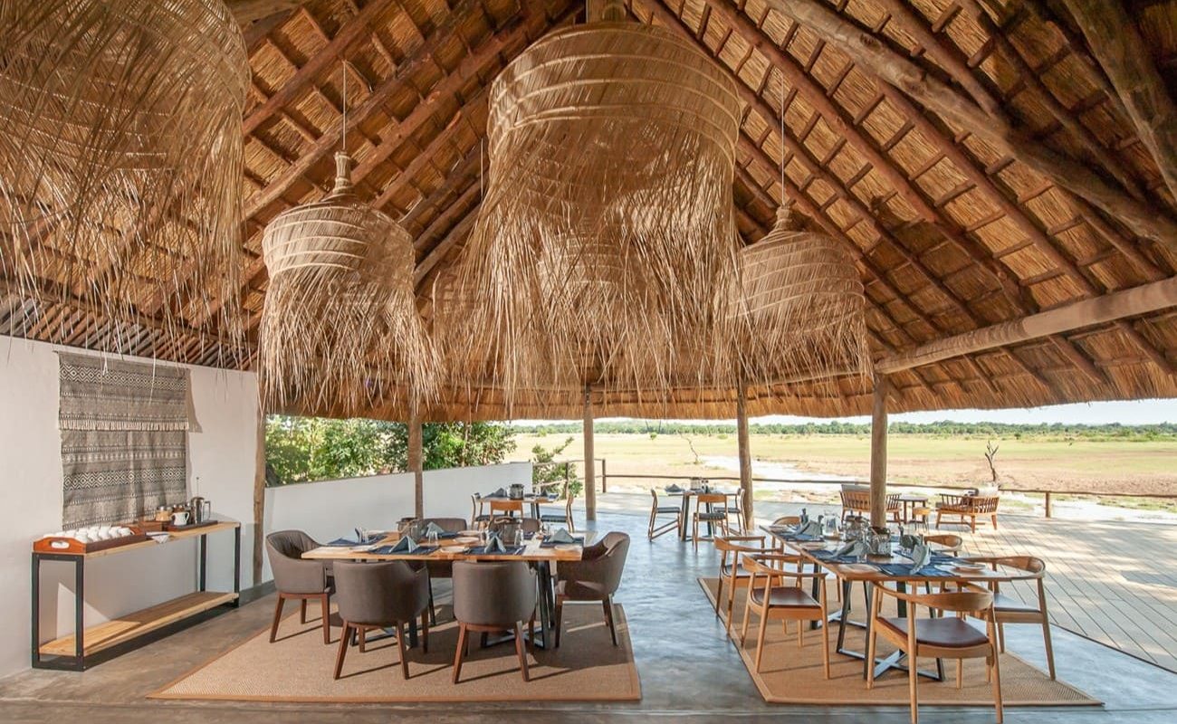 Restaurant im Haupthaus der Kafunta River Lodge