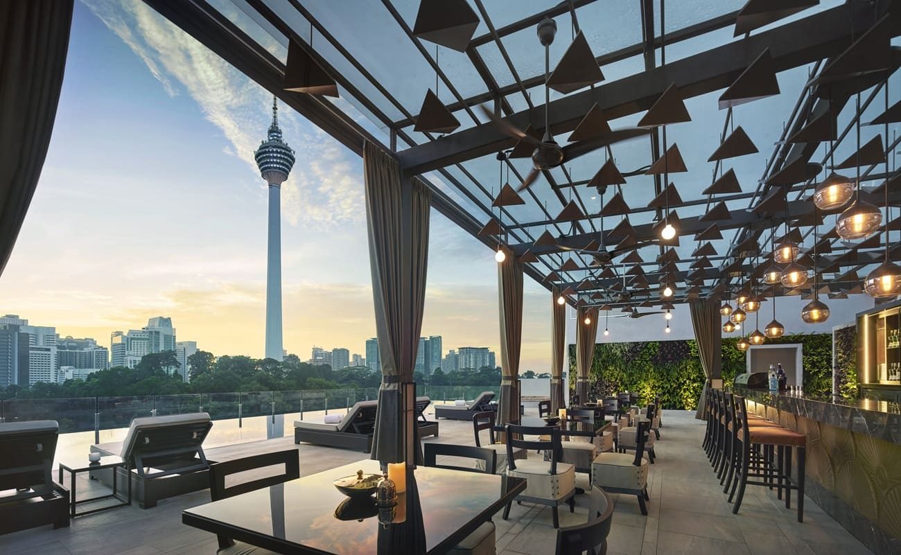 Blick auf den KL Tower vom Stripes Hotel Kuala Lumpur