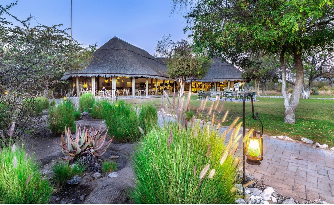 Mushara Bush Camp Haupthaus Garten Haupthaus Mushara Bush Camp