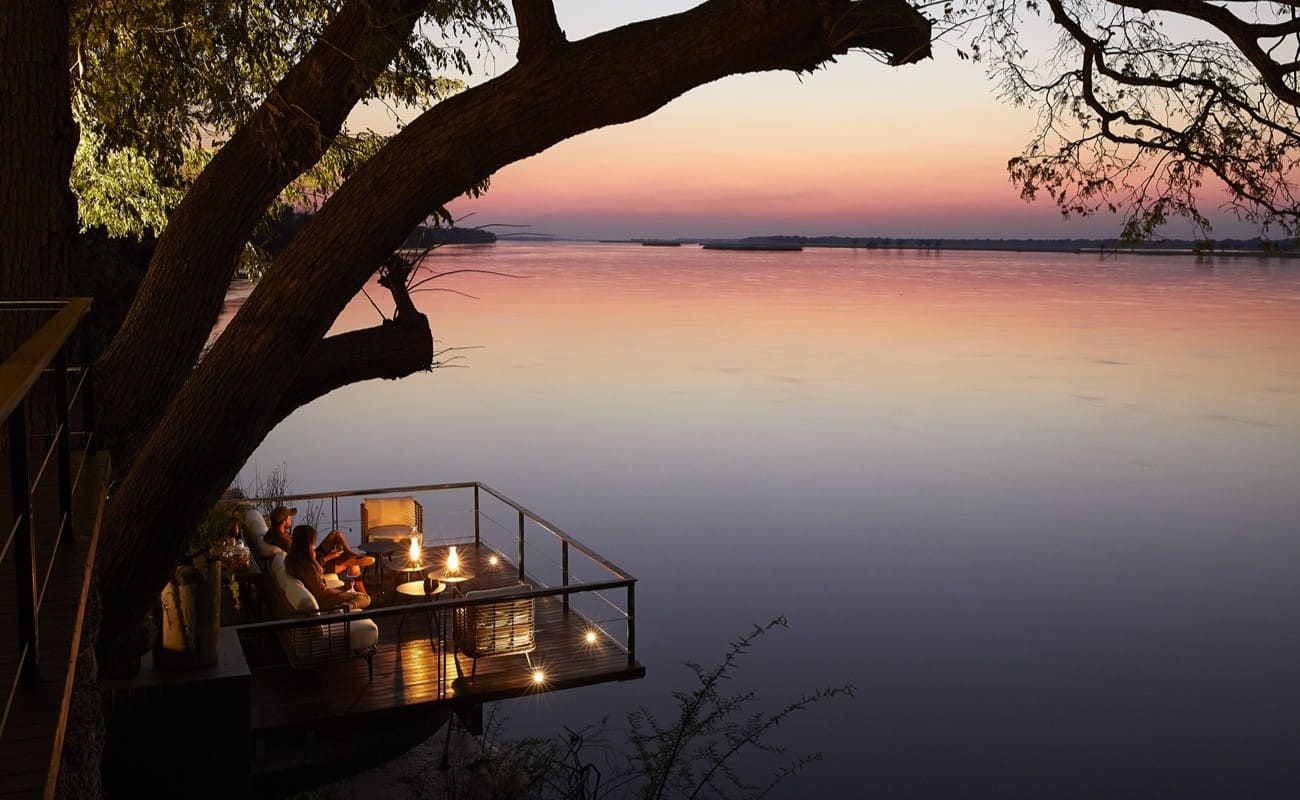 Deck des Zambezi Grandes zum Sonnenuntergang