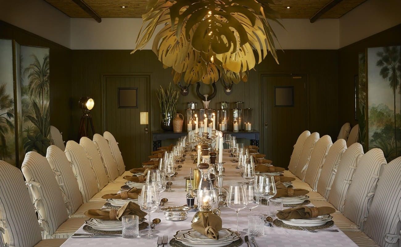 Im Restaurant der Luxuslodge am Sambezi Fluss