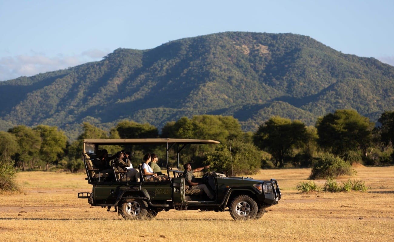 Pirschfahrt im Geländewagen im Lower Zambezi